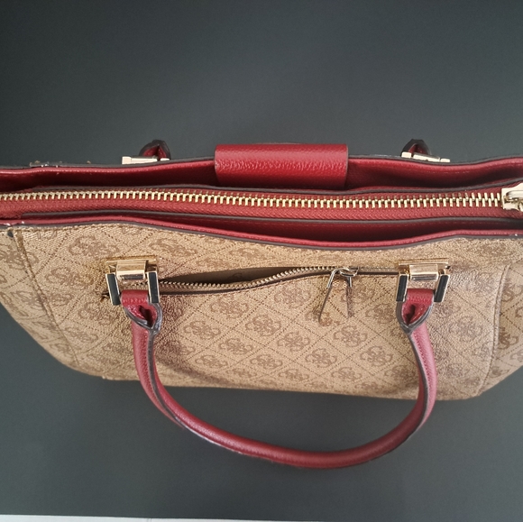 Guess Handbag - Picture 11 of 15